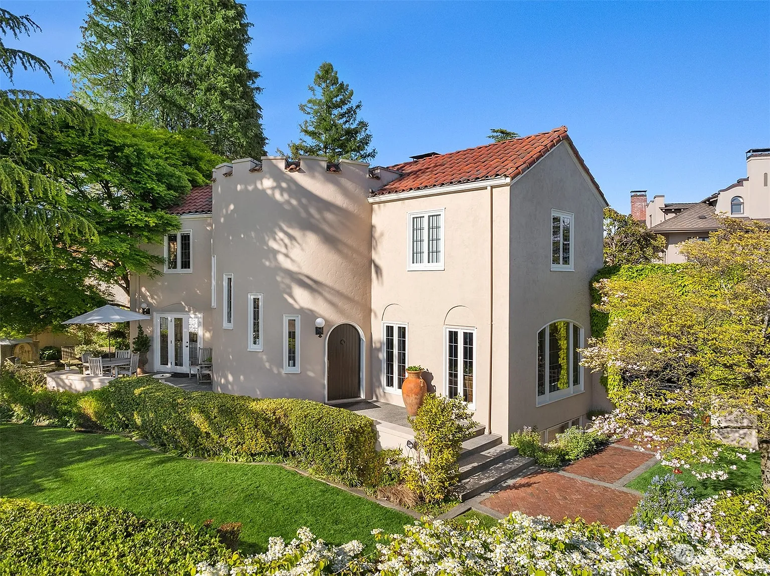 3004 W Laurelhurst Drive NE photo 1
