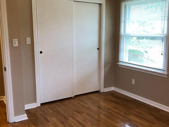 3rd image of 1219 Redwood Ave