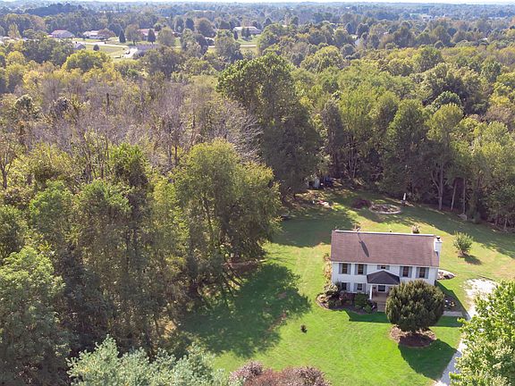 2nd image of 128 Kimberly Ct
