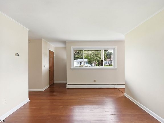 4th image of 32 Conestoga Trl