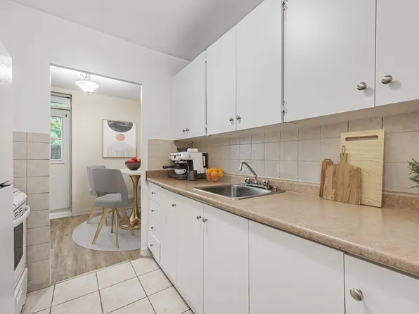 30-34 St. Dennis Drive, 34 Saint Dennis Dr, Toronto, ON M3C 1G6