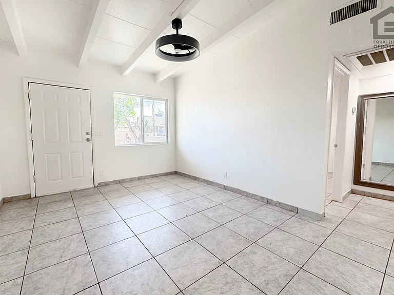1626 N 31st Pl — Photo 6