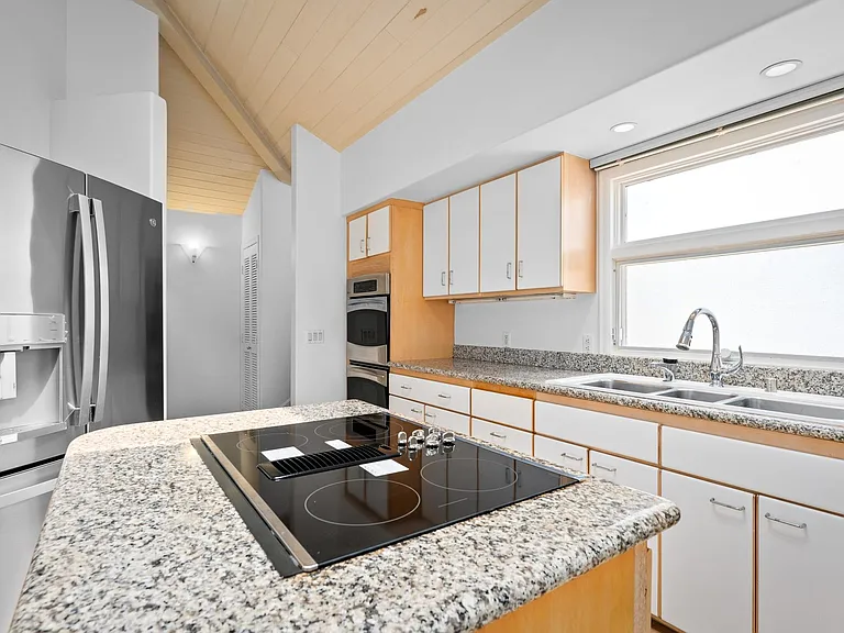 771 Kaulana Pl — Photo 8