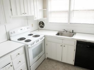 16 Sedgwick Rd APT B, West Hartford, CT 06107