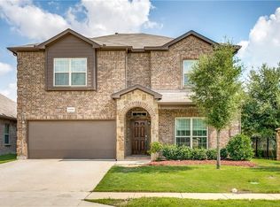 2400 Silverthorn Ct, Fort Worth, TX 76177