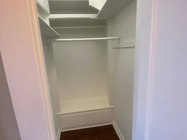 Stunning Large One Bedroom, Lake View, Elevator Building — Photo 15
