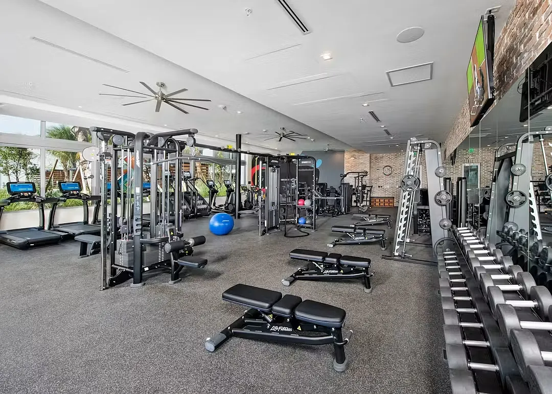 1 bed, 571 sqft, $2,753 — Photo 3