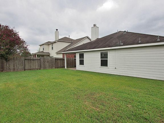 3rd image of 1319 Colonial Manor Dr