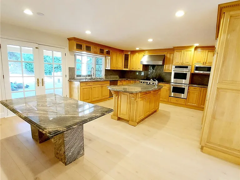 16545 Park Lane Cir — Photo 13