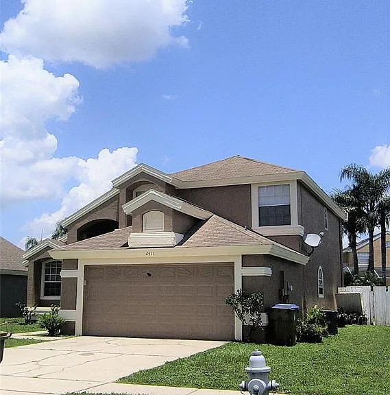 2411 Berkshire Ct — Photo 2