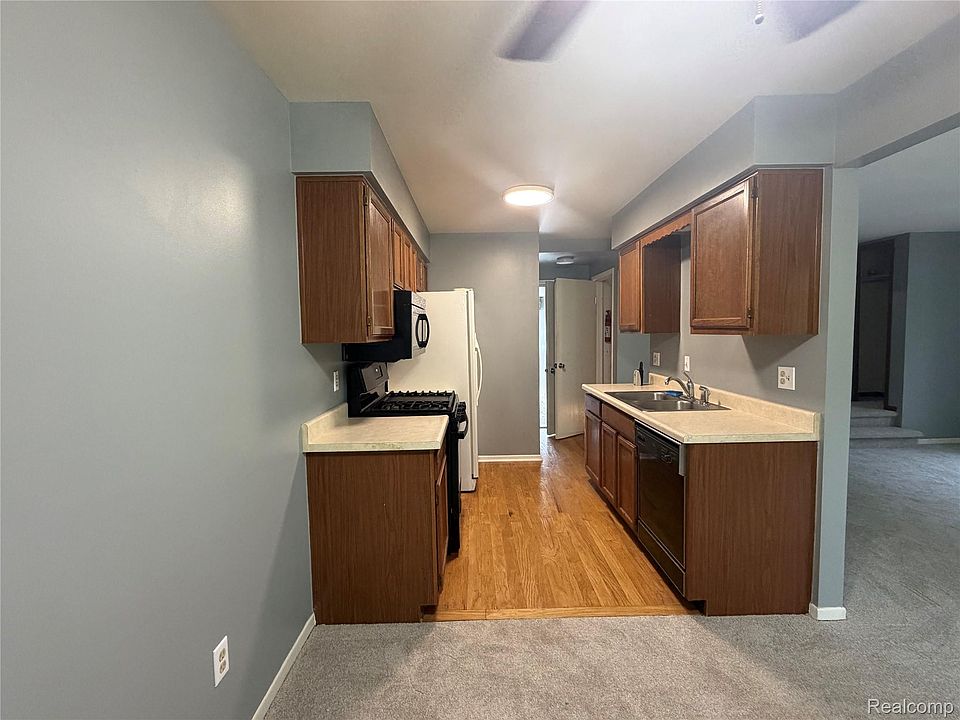 7943 Pontiac Lake Rd, photo 16