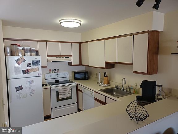 4th image of 400 Henlopen Sta Unit 204