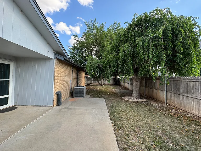 6715 Columbia Ln — Photo 17