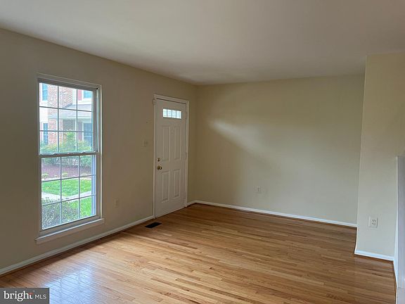 3rd image of 6831 Cottingham Ln