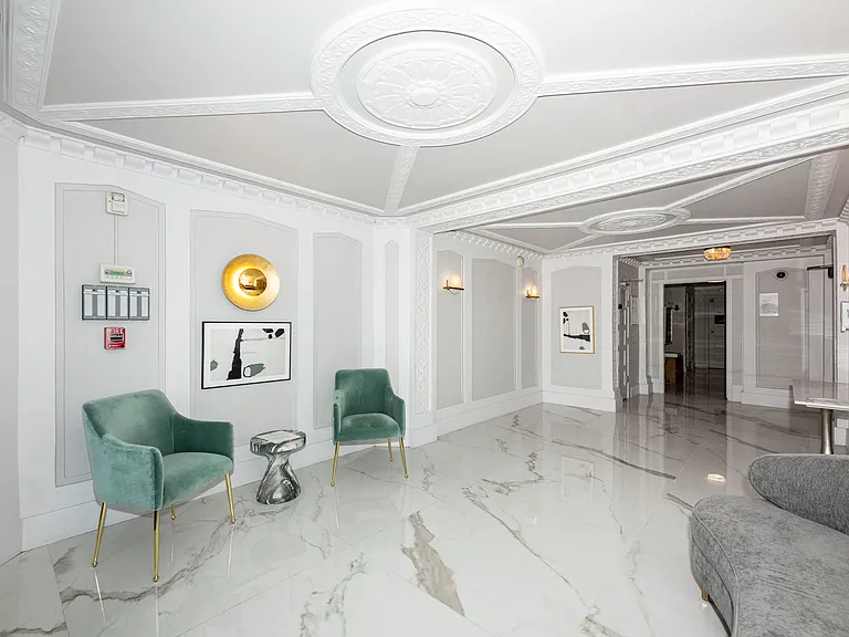 2275 Broadway — Photo 7