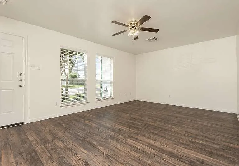 2130 Saint Lucia Calle — Photo 6