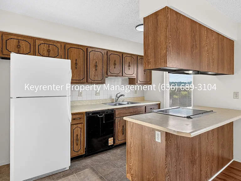 761 Highland Hill Ct — Photo 5