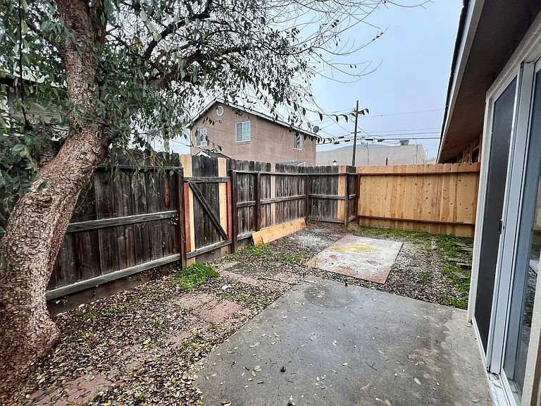 Riverside — Photo 6