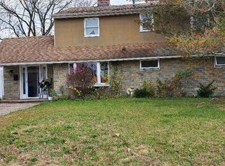 21 Family Ln, Levittown, NY 11756