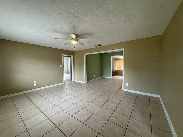 2976 Poplar St — Photo 6