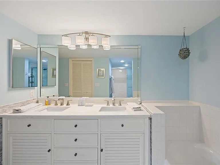4251 Lake Forest Dr #214 — Photo 21