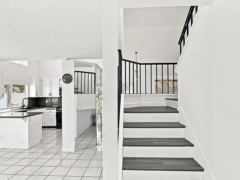 421 Yellowstone Cir — Photo 13