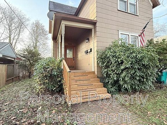 2nd image of 409 W McLoughlin Blvd APT 1
