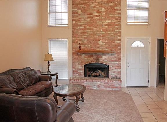 4th image of 2203 Bennington Dr