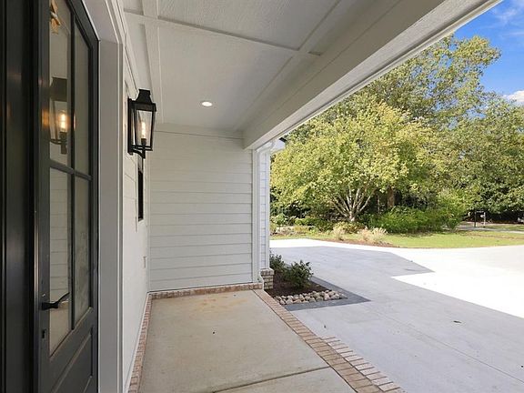 4th image of 1121 Windsor Rd