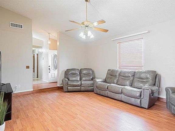 5th image of 418 Quintana Dr