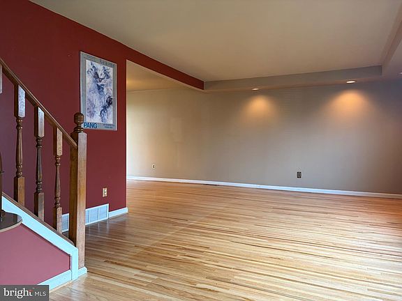 5th image of 803 Rennard Cir