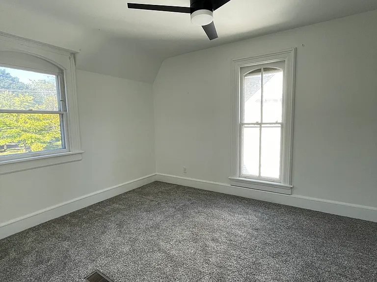 39 Center St — Photo 17