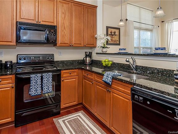 2nd image of 3003 Hibiscus Cir #17