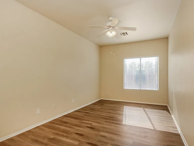 16236 W Lilac St — Photo 9
