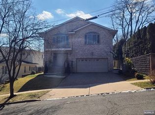 808 Delalla Ter, Ridgefield, NJ 07657