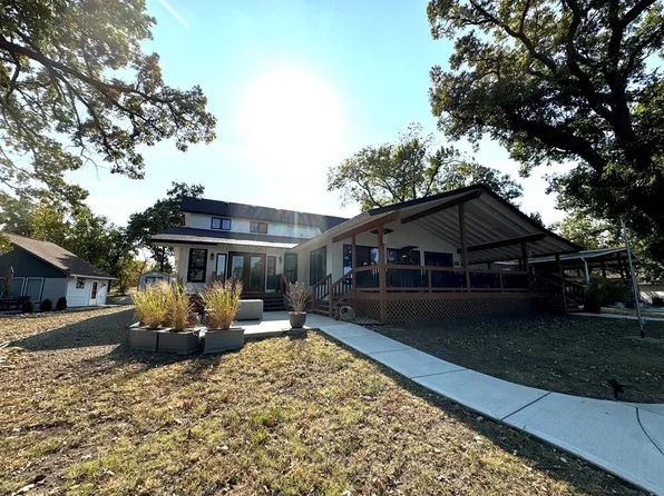 112 Cottonwood Cv, Council Grove, KS 66846