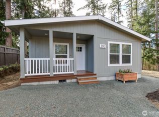 390 Ledgewood Beach Dr, Coupeville, WA 98239