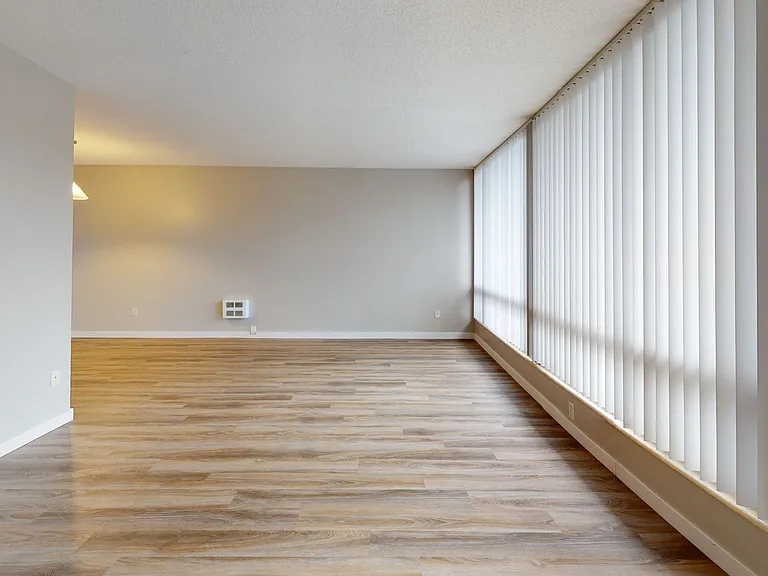 Four Seasons - 1 Bedroom Units available with amazing views by the water. Parking spots available! — Photo 3