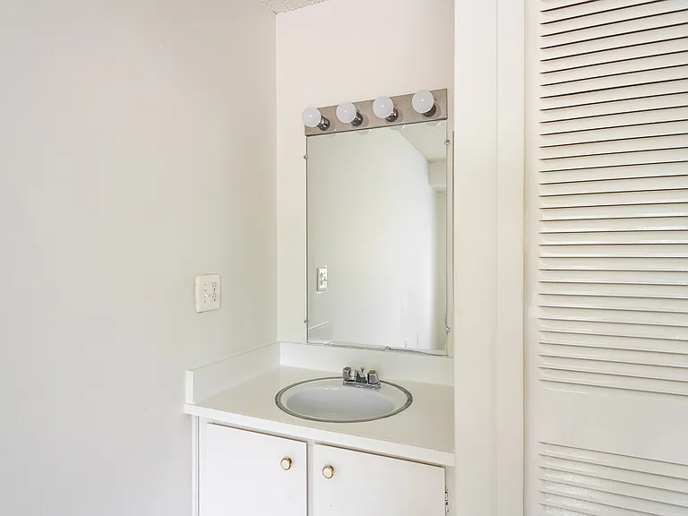 Riverside Village Apartments — Photo 51