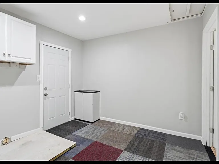 2902 W 7th St — Photo 13