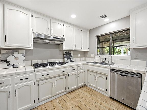 4th image of 6925 Aztec Way