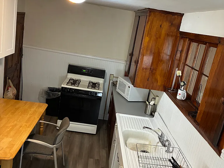 410 Polk St — Photo 4