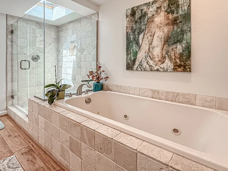 Jacuzzi tub
