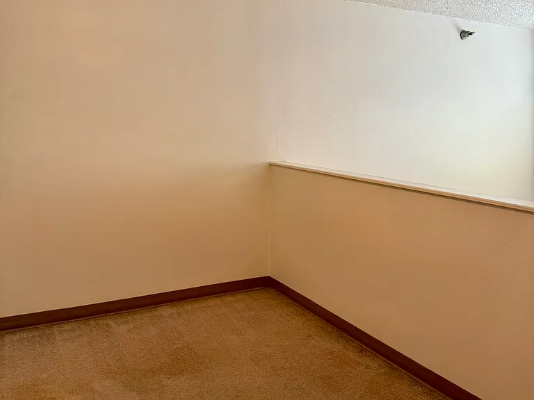 320 E Burlington St #2 — Photo 6