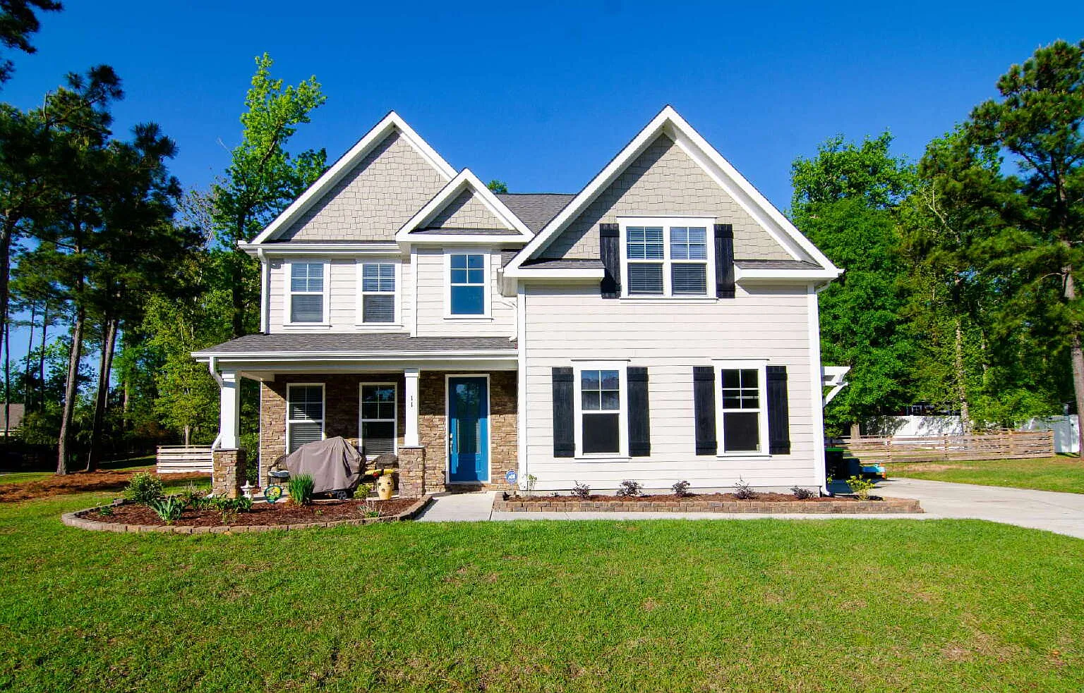 4 bed, 3.0 bath, 2736 sqft, $3,200 — Photo 1