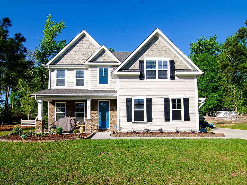11 W Dewey Cir