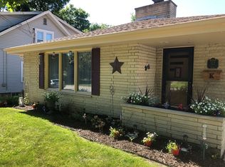 422 Lemira Ave, Waukesha, WI 53188