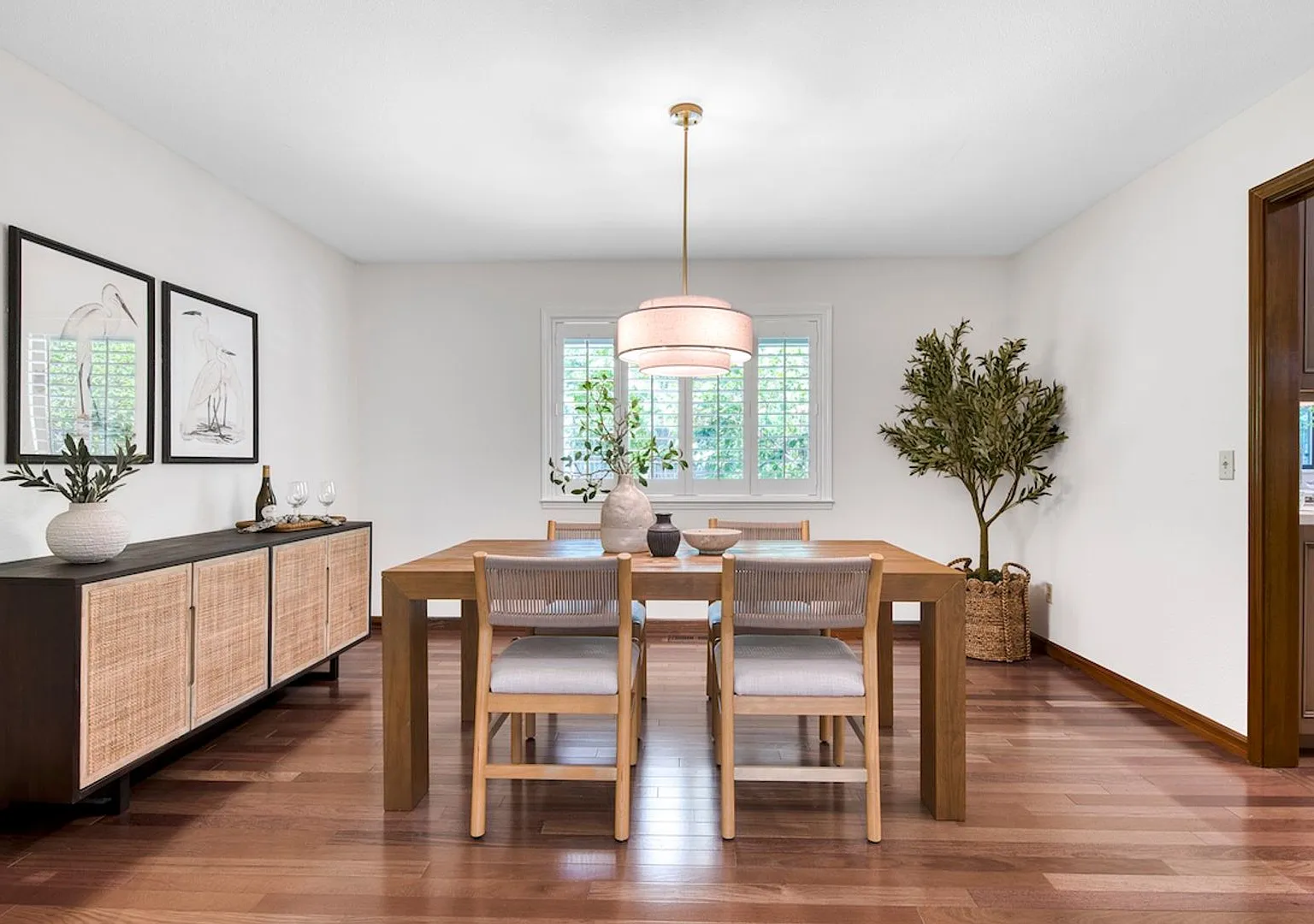Private Pleasant Valley Retreat: 5BD/3BA on 3/4 Acre with Heated Pool and Solar — Photo 3