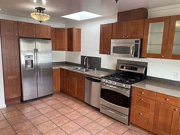 3rd image of 169 Farnum St