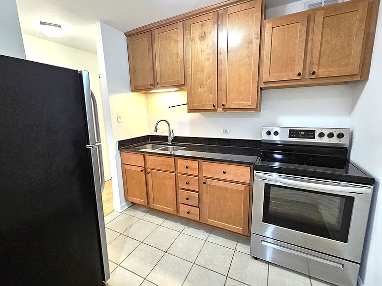 2250 N Lincoln Ave #409 — Photo 9